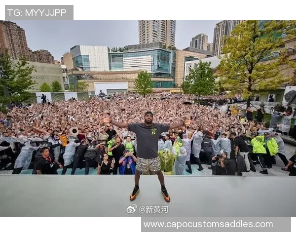 足球明星中国行精彩瞬间回顾与球迷互动热情洋溢的美好时刻