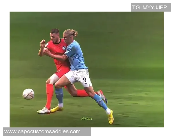 足球明星激烈对抗引发争议谁才是真正的球场王者